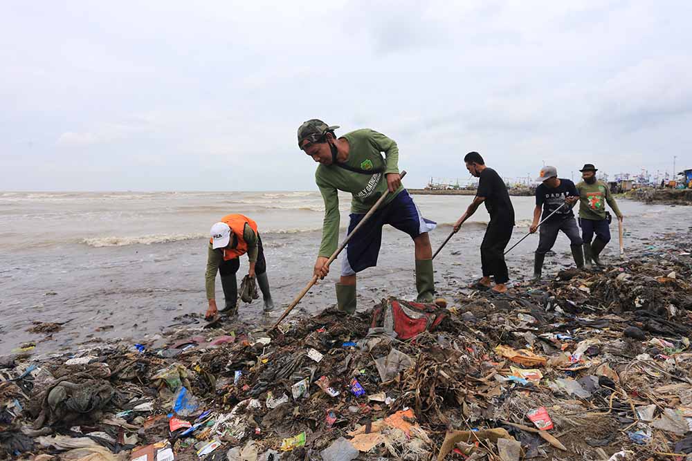 Pembersihan Sampah Pantai