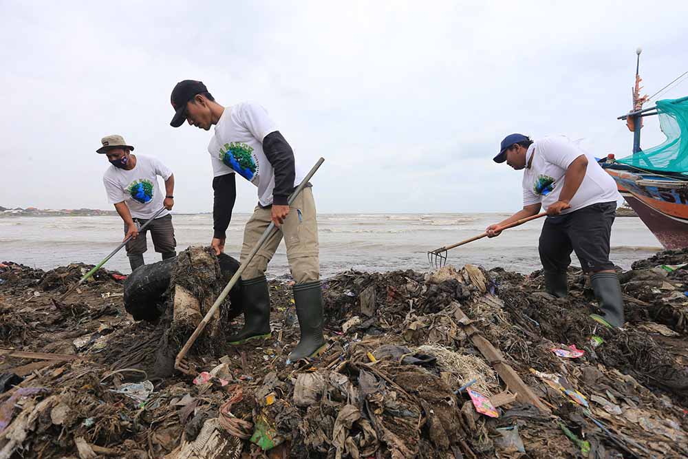 Pembersihan Sampah Pantai