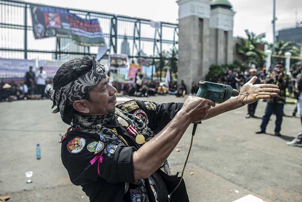 Aksi Menuntut Pemecatan Arteria Dahlan