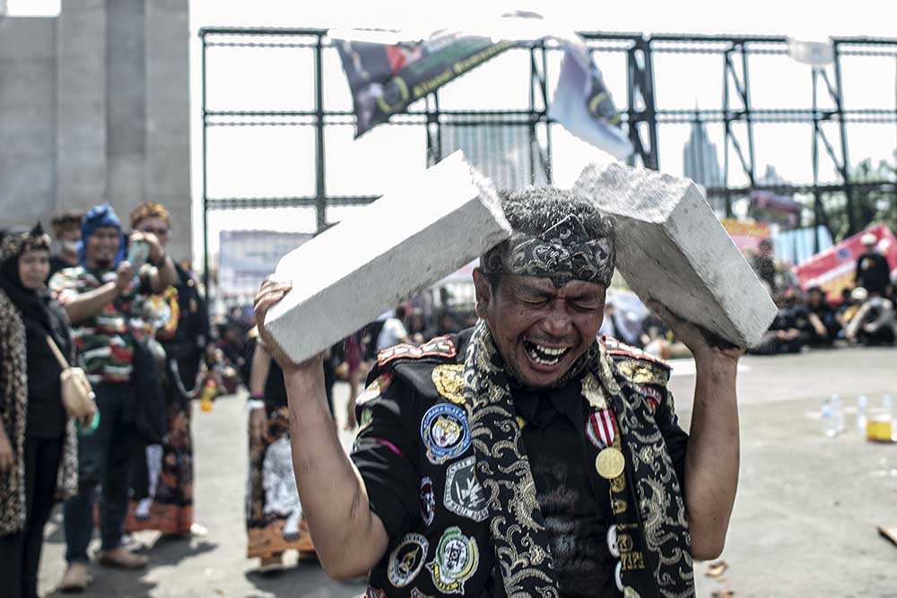 Aksi Menuntut Pemecatan Arteria Dahlan