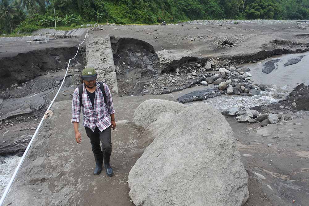 Pemadatan Material Vulkanis Gunung Semeru