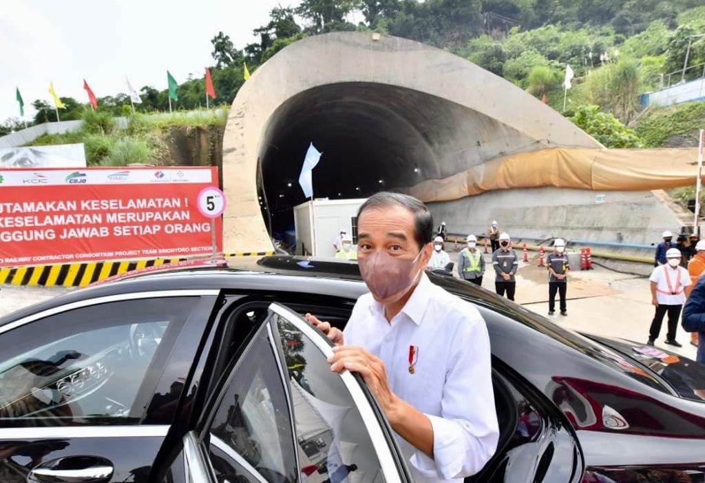 Presiden Joko Widodo  Meninjau Proyek Kereta Cepat Jakarta-Bandung di Tunnel 2  