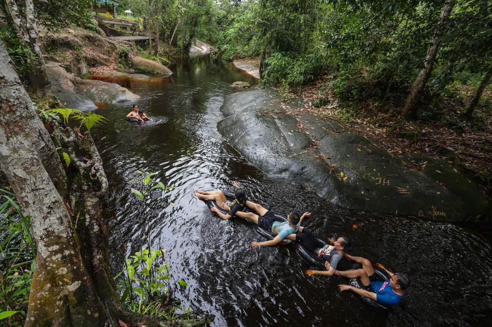 Objek Wisata Air Hitam Sei Gohong Bukit Batu Palangkaraya