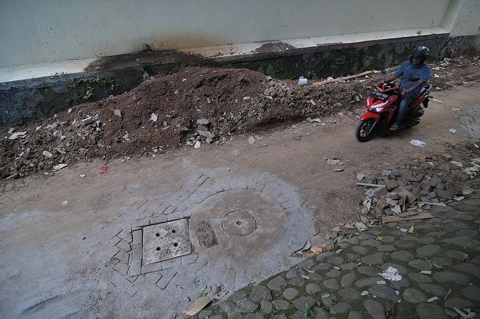 Proyek Sumur Resapan Terbengkalai di Salemba