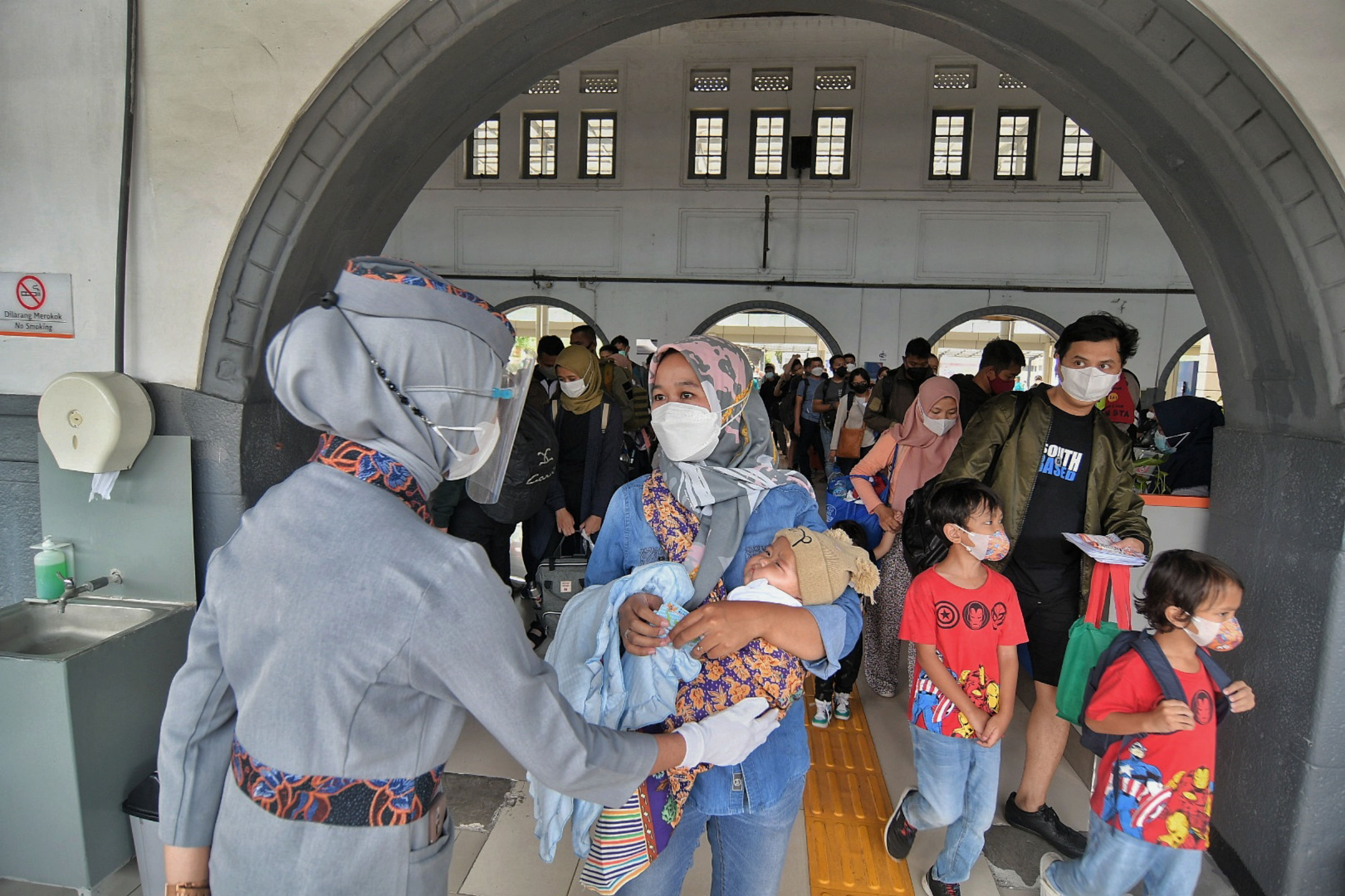 Penumpang Kereta Api Meningkat Jelang Libur Imlek