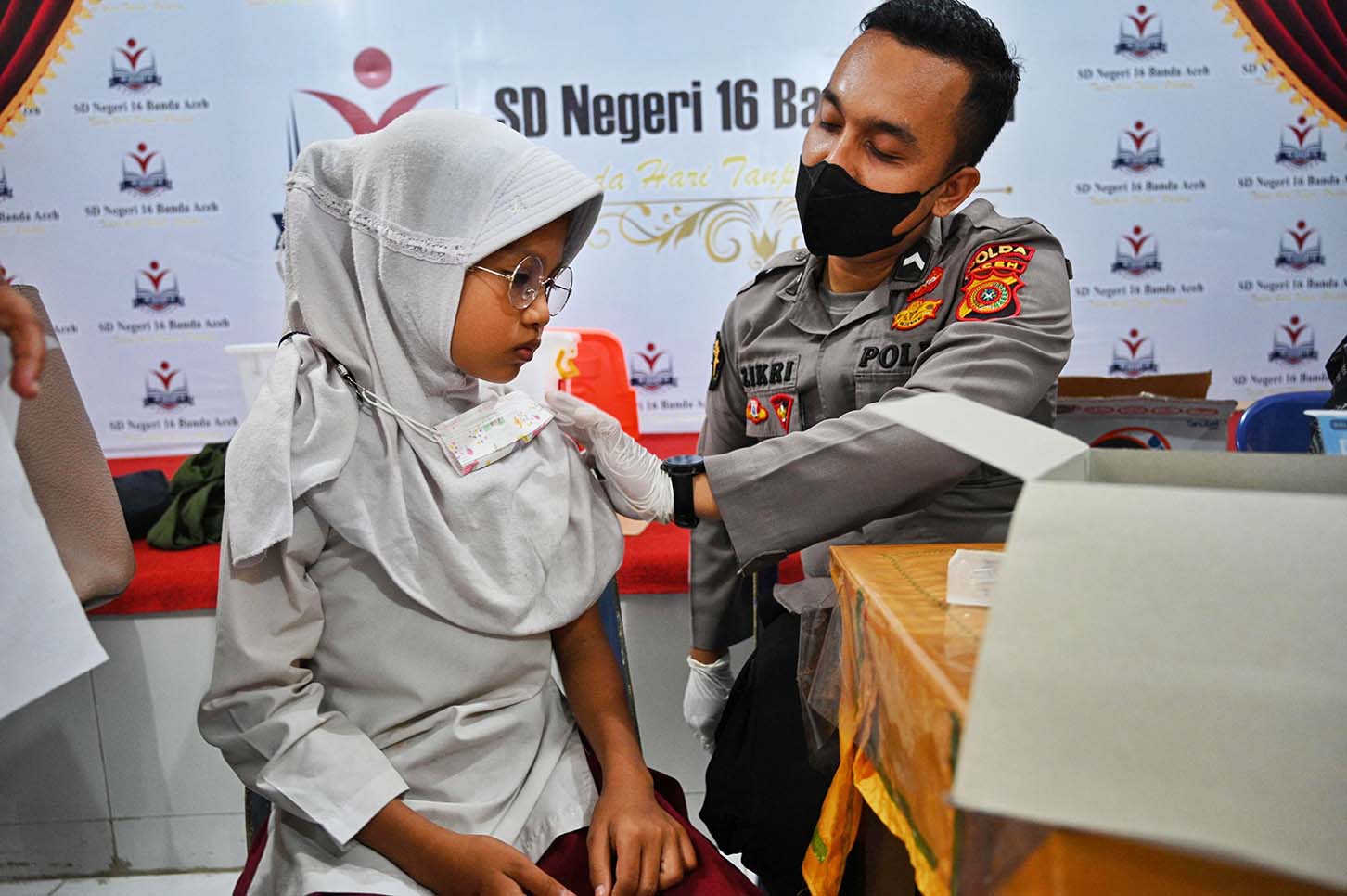 Vaksinasi Covid-19 untuk Anak-Anak di Banda Aceh 