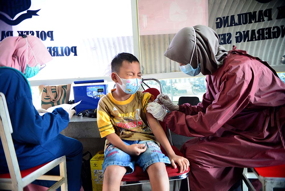 Vaksinasi Anak di Pos Polisi
