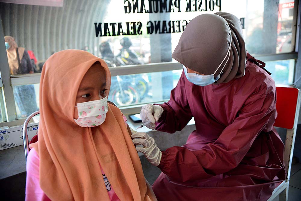 Vaksinasi Anak di Pos Polisi