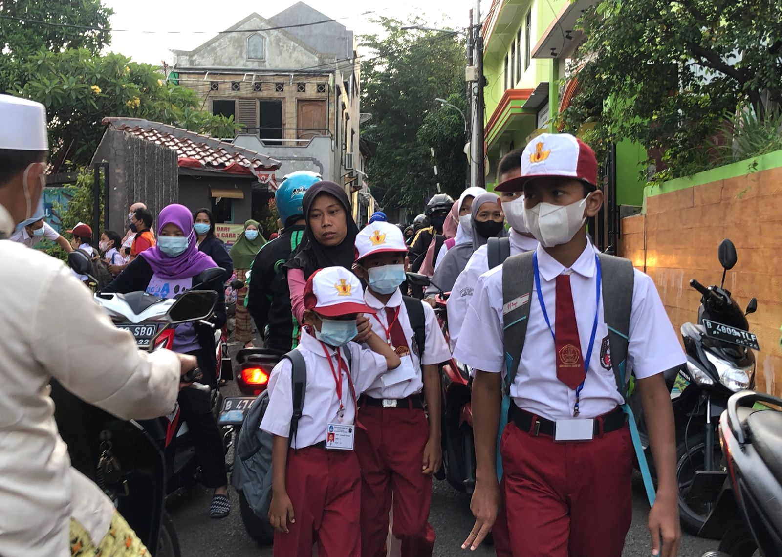 Kepadatan Saat  Masuk Sekolah di Kawasan Tebet,