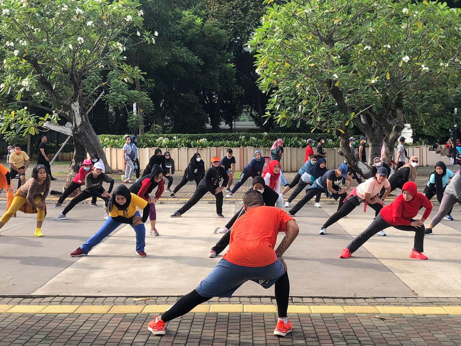 Aktivitas Warga Berolahraga di Kompleks Gelora Bung Karno 