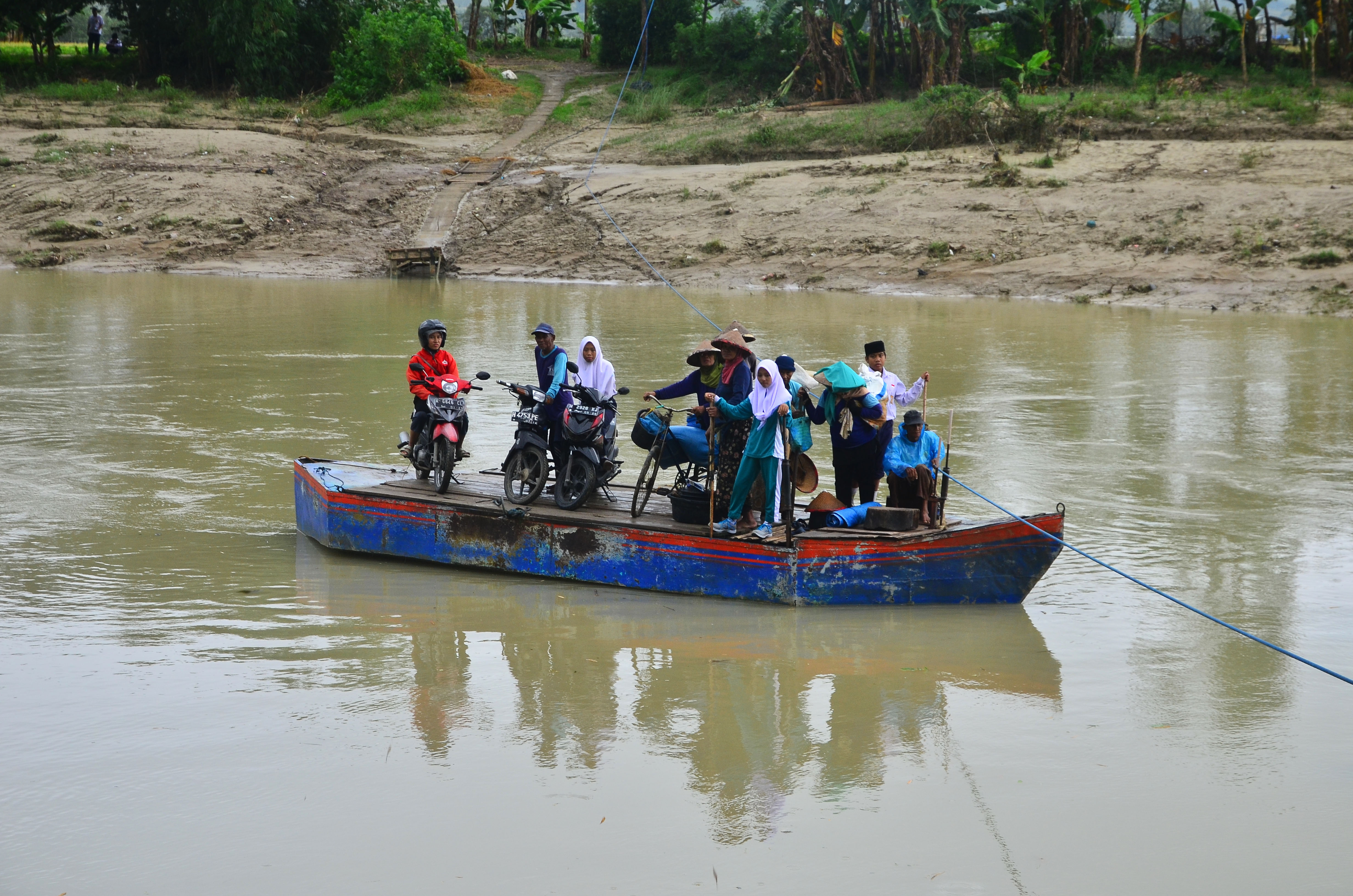 Perahu Penyeberangan Sungai Lusi di Grobogan