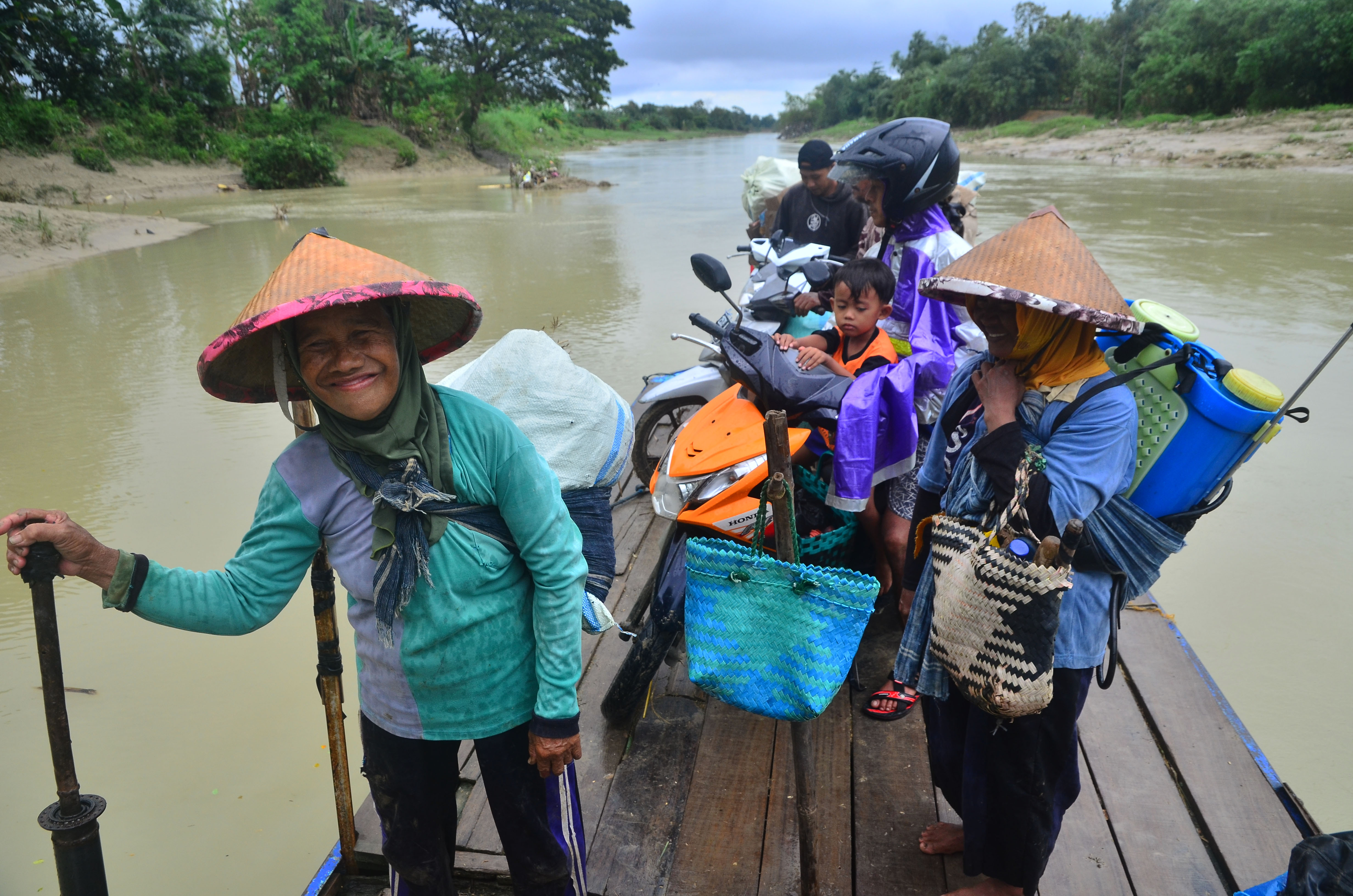 Perahu Penyeberangan Sungai Lusi di Grobogan