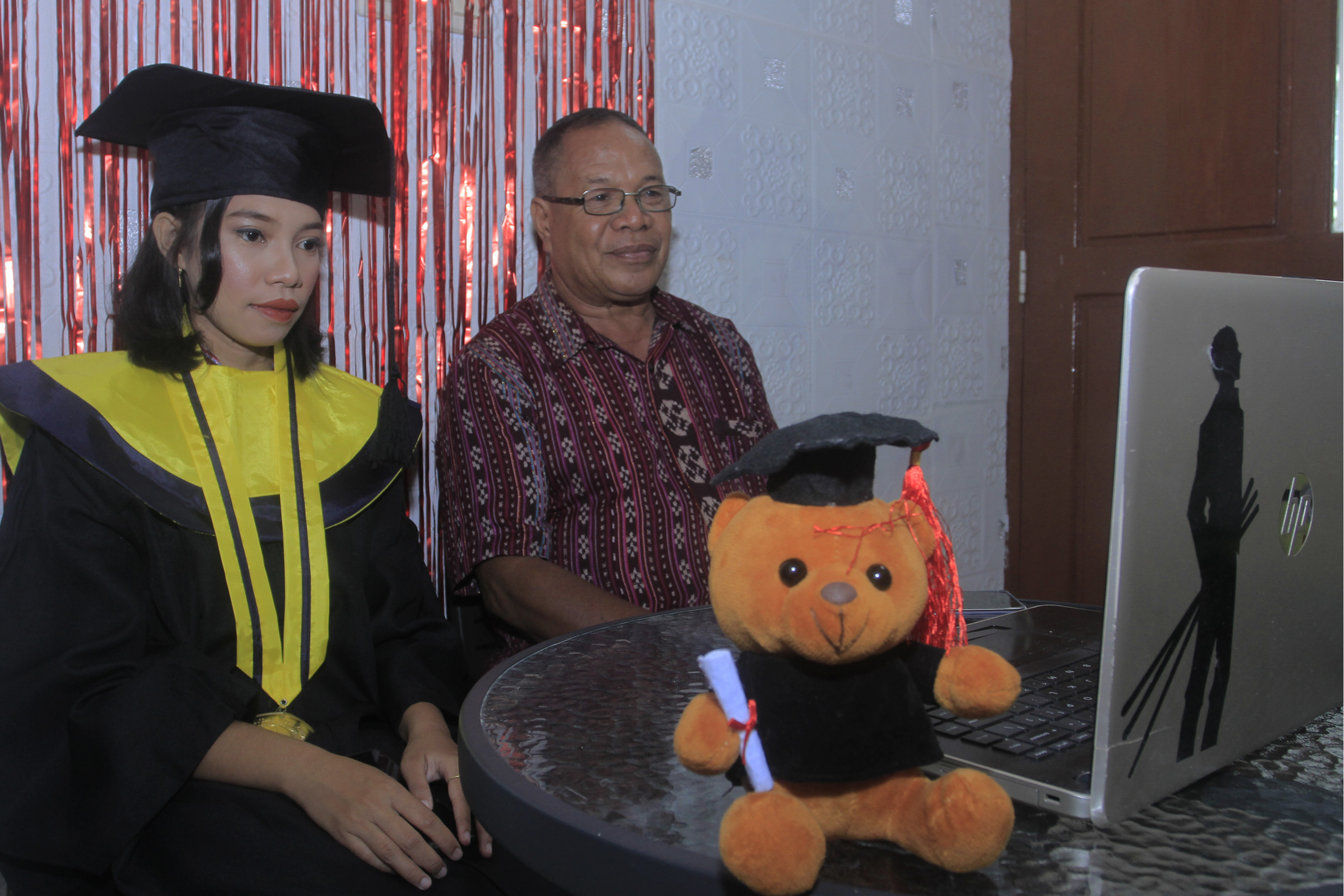 Wisuda Daring Universitas di Kupang