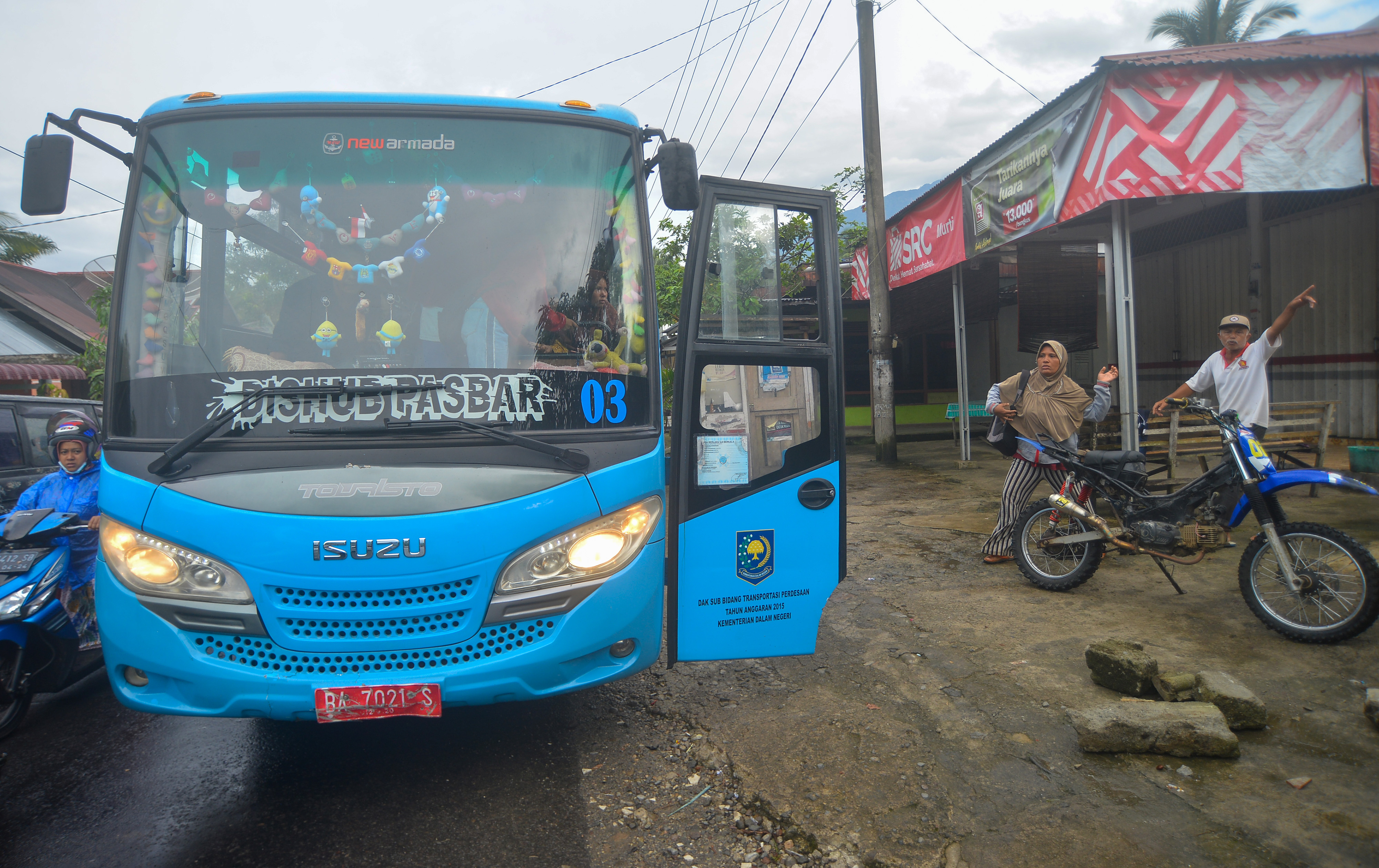 Warga Mengungsi Pascagempa di Pasaman Barat