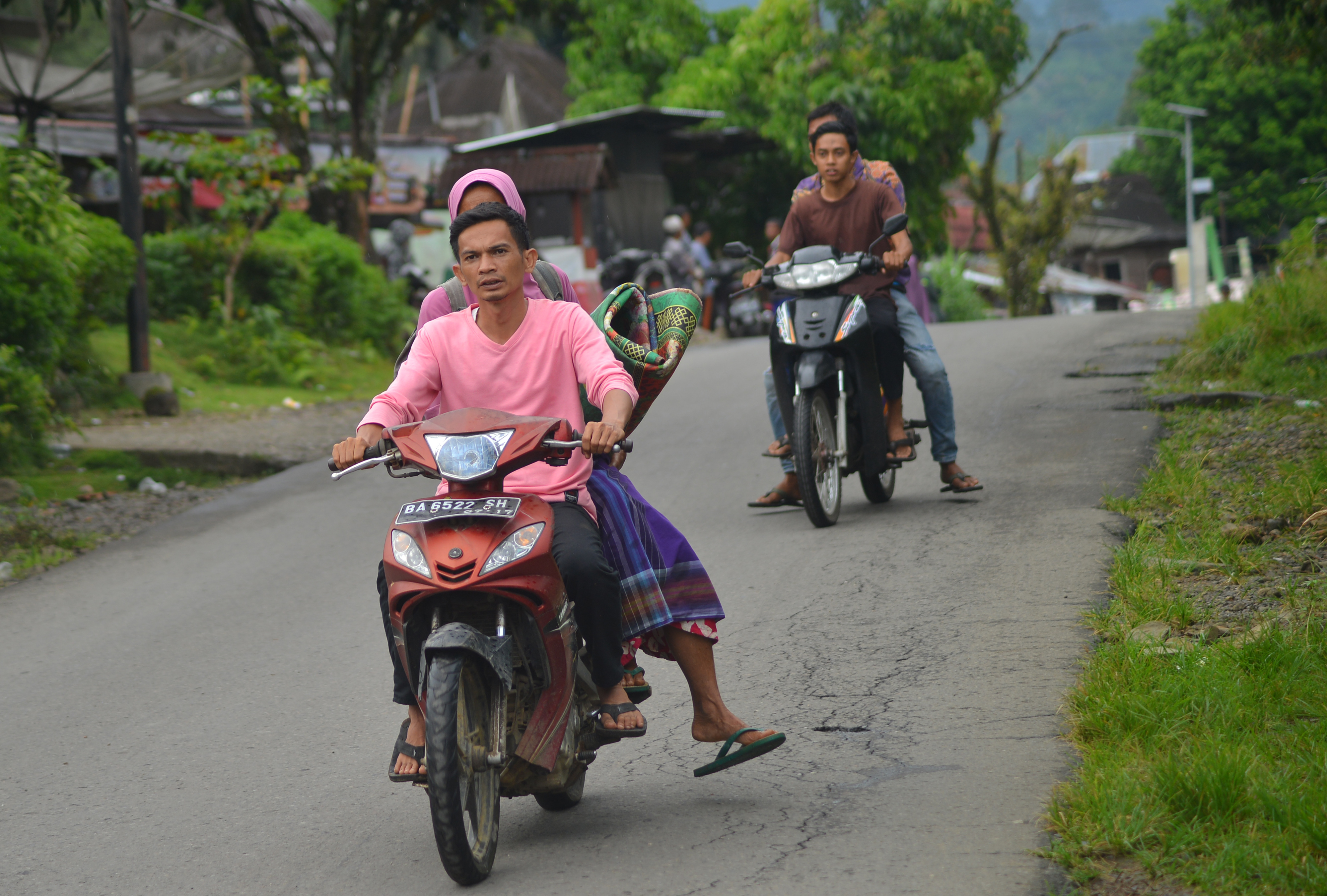 Warga Mengungsi Pascagempa di Pasaman Barat