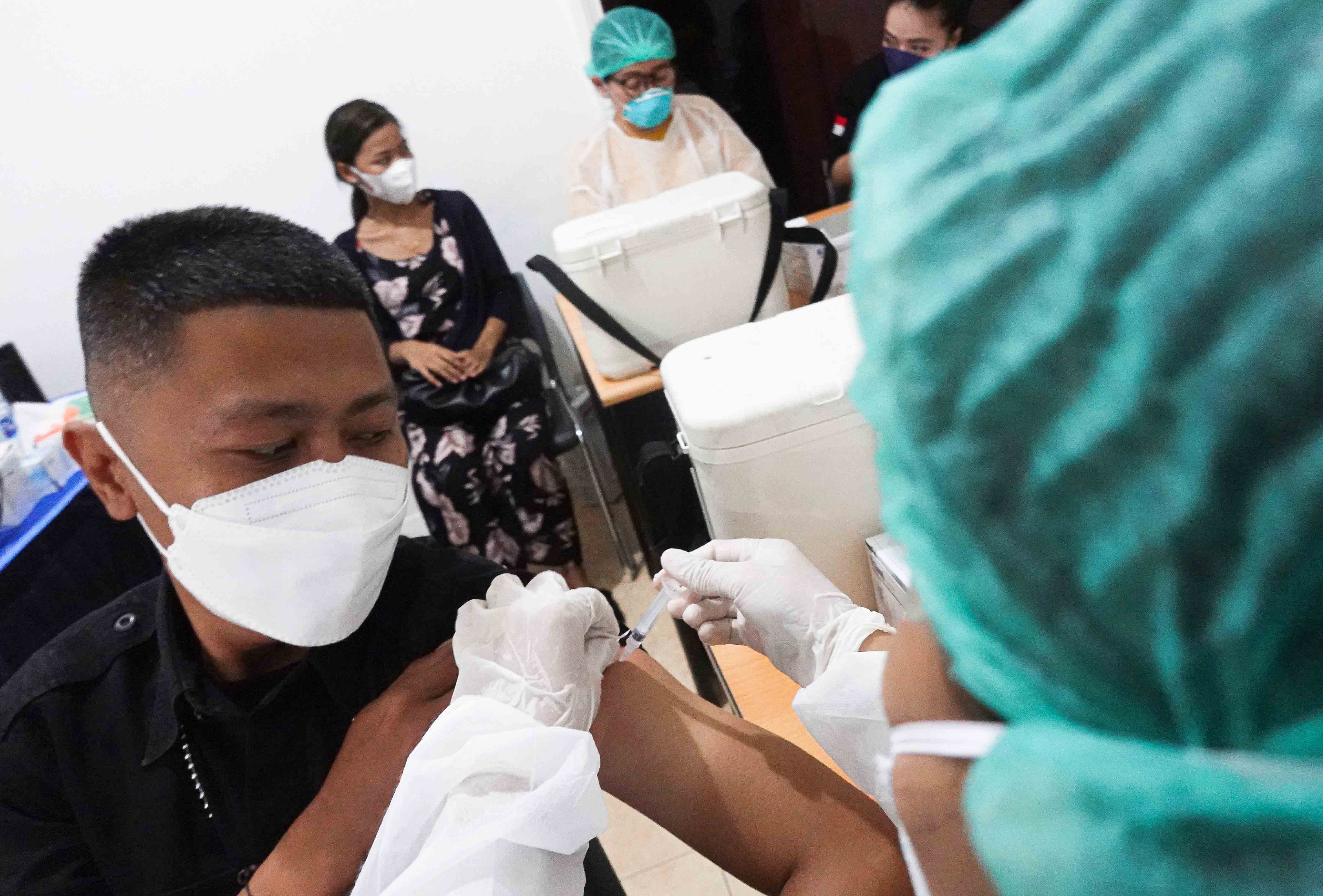 Sentra Vaksinasi NasDem Peduli