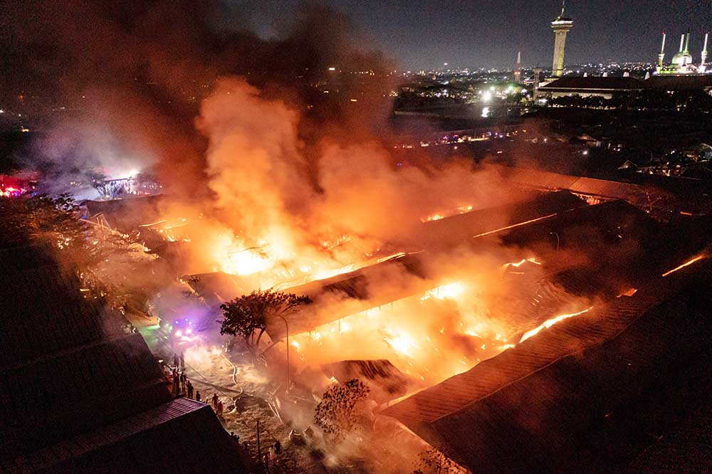 Area Relokasi Pasar Johar Semarang Terbakar