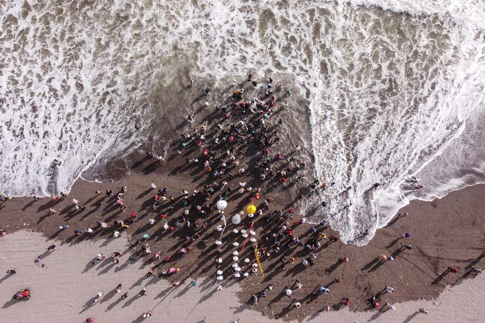 Upacara Melasti di Pantai Parangkusumo