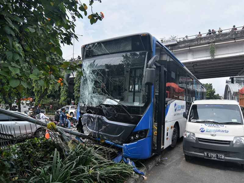 Evakuasi Kecelakaan Bus TransJakarta