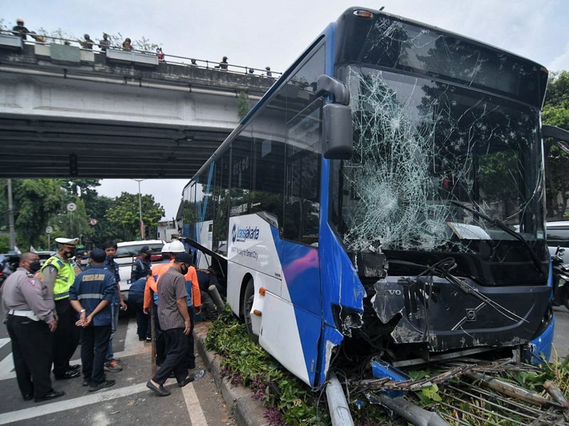 Evakuasi Kecelakaan Bus TransJakarta