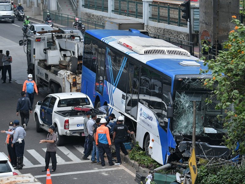 Evakuasi Kecelakaan Bus TransJakarta