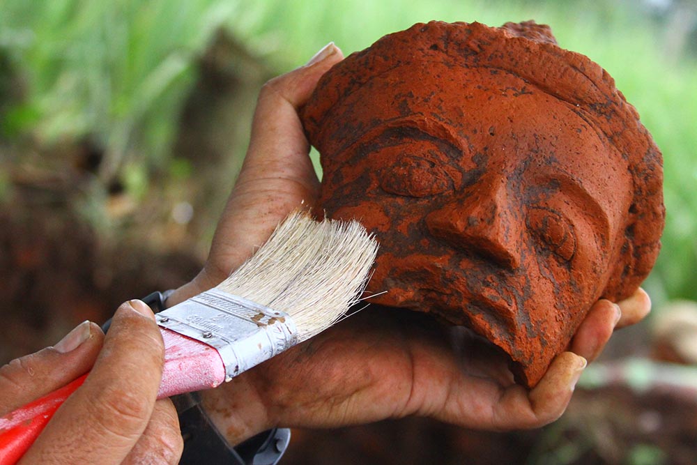 Eskavasi Situs Sri Gading