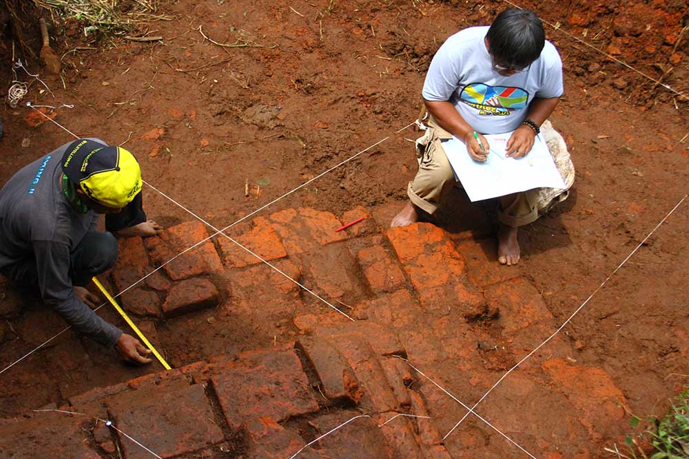 Eskavasi Situs Sri Gading