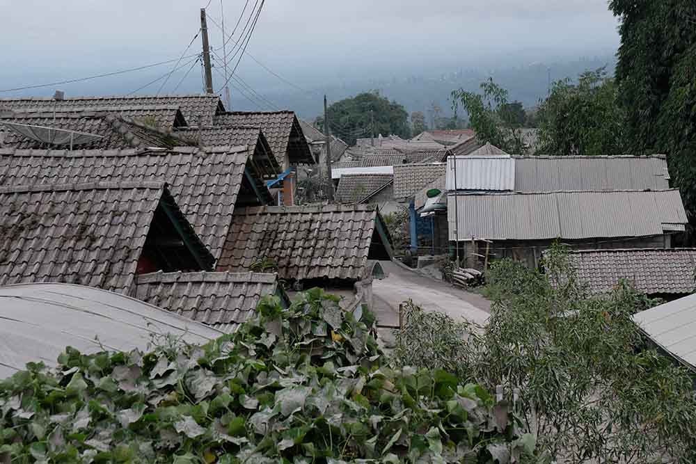 Abu Vulkanis Erupsi Gunung Merapi