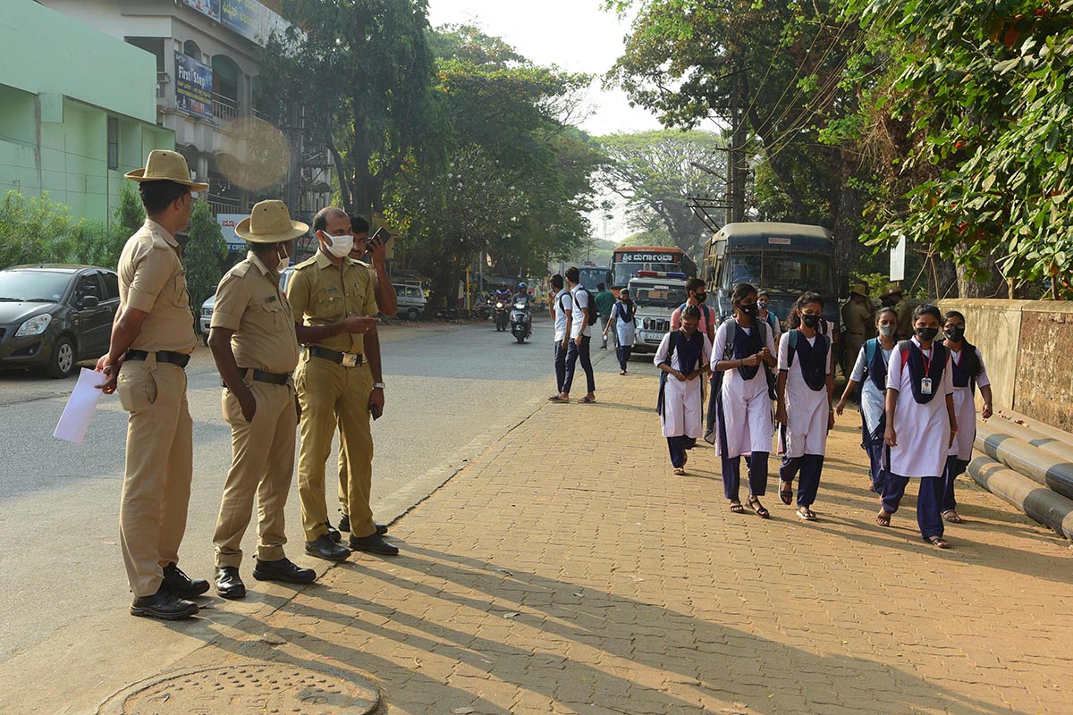 Pengadilan Karnataka Putuskan Larang Kenakan Jilbab di Kelas