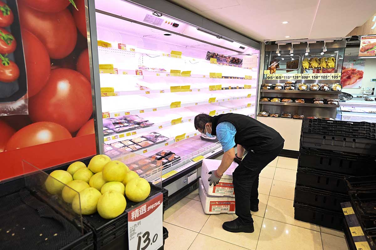 Terancam Lockdown, Hong Kong Hadapi Panic Buying
