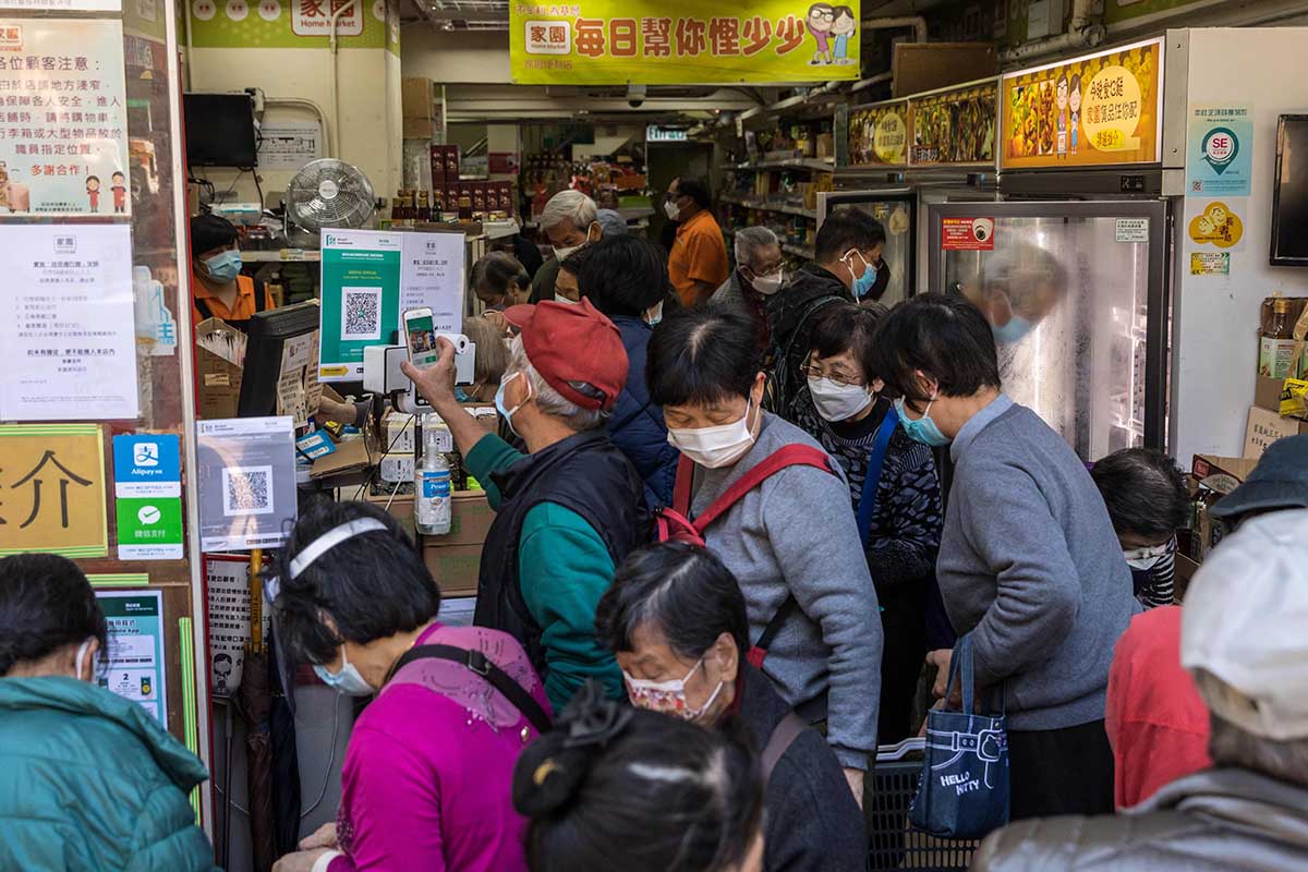 Terancam Lockdown, Hong Kong Hadapi Panic Buying
