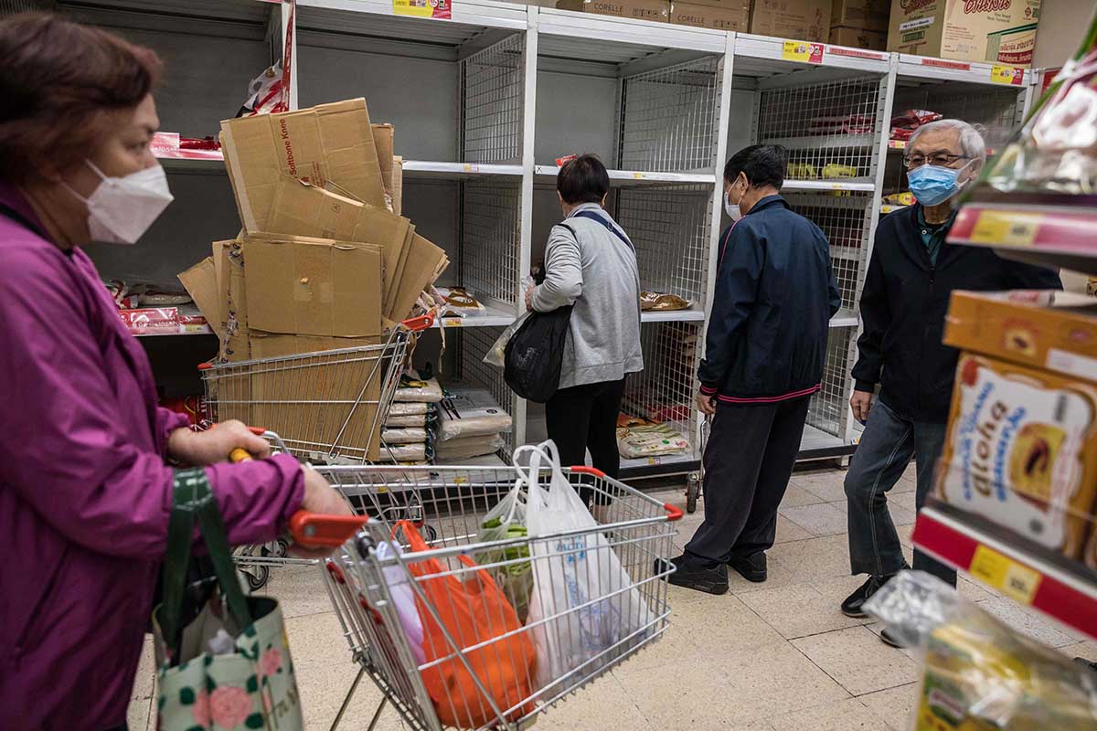 Terancam Lockdown, Hong Kong Hadapi Panic Buying