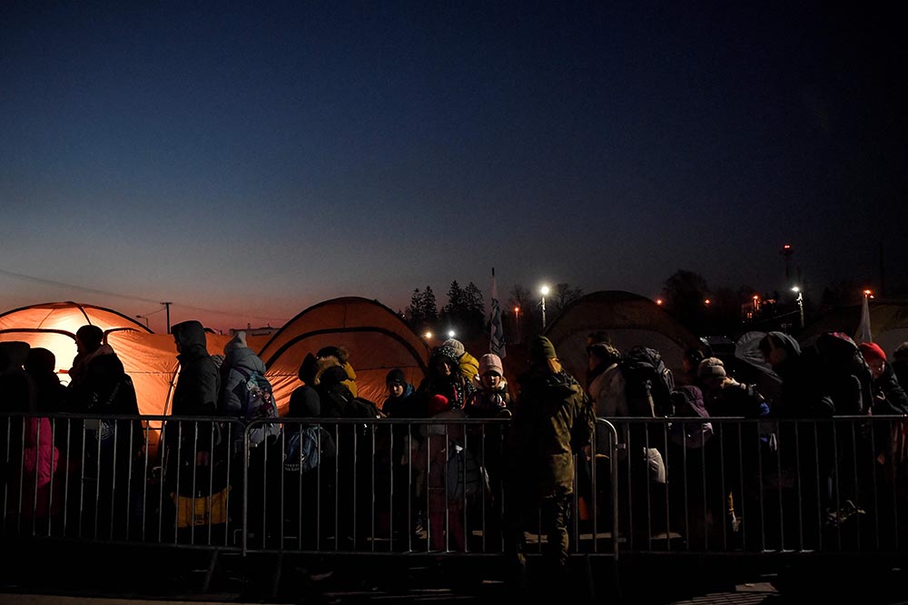 Pengungsi Ukraina Lintasi Perbatasan Polandia