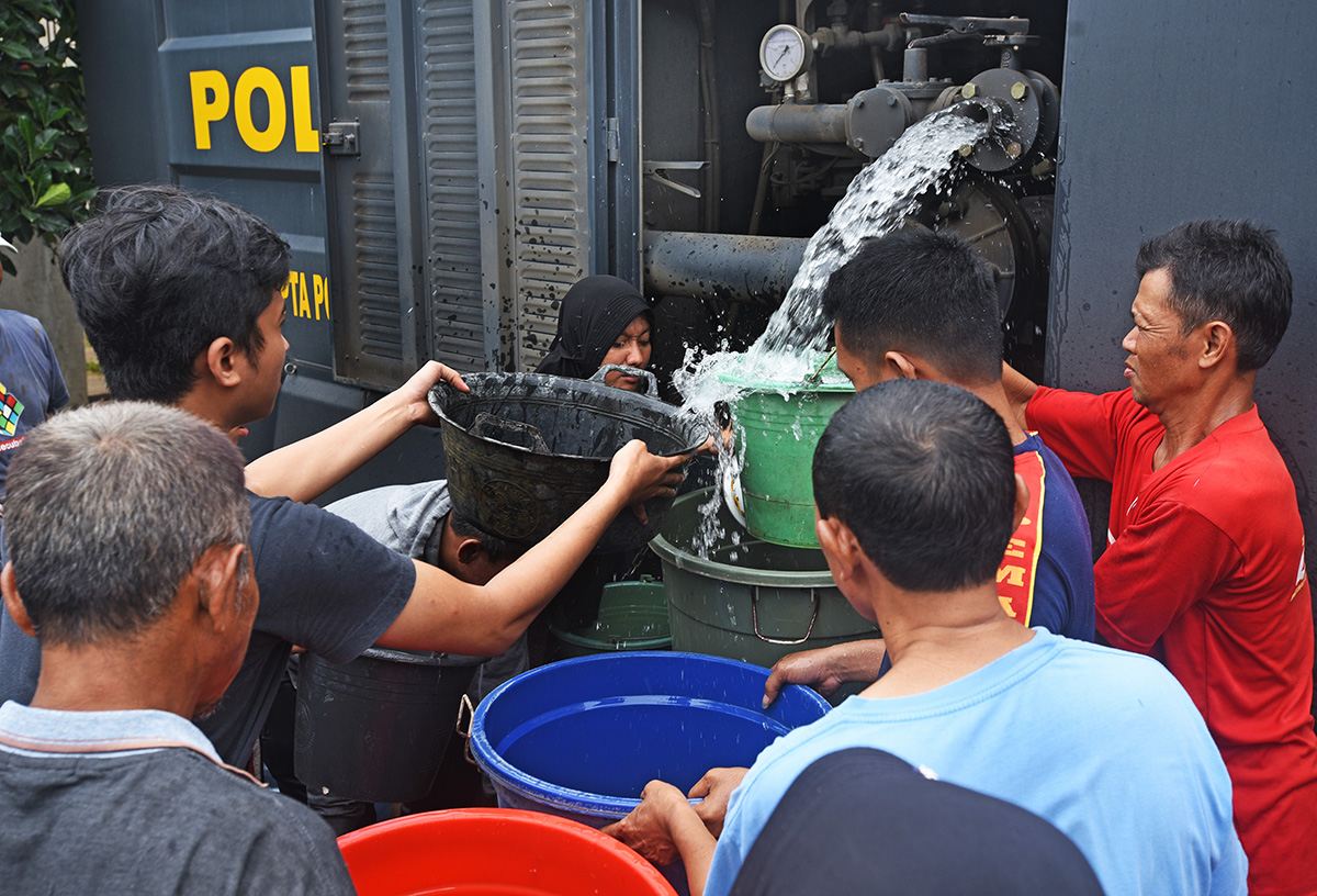 Bantuan Air Bersih Bagi Warga Terdampak Banjir