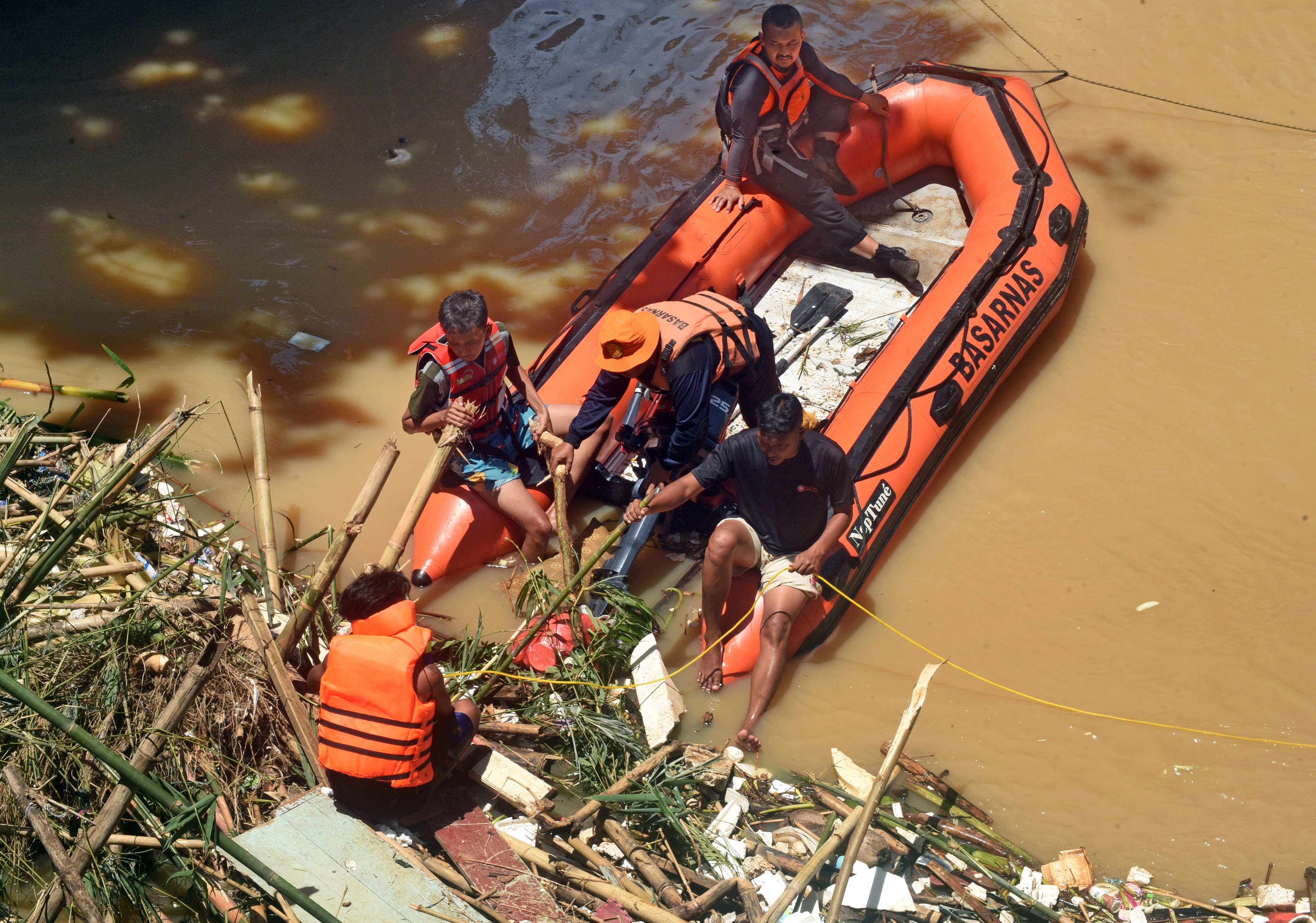 Pencarian Korban Banjir di Serang