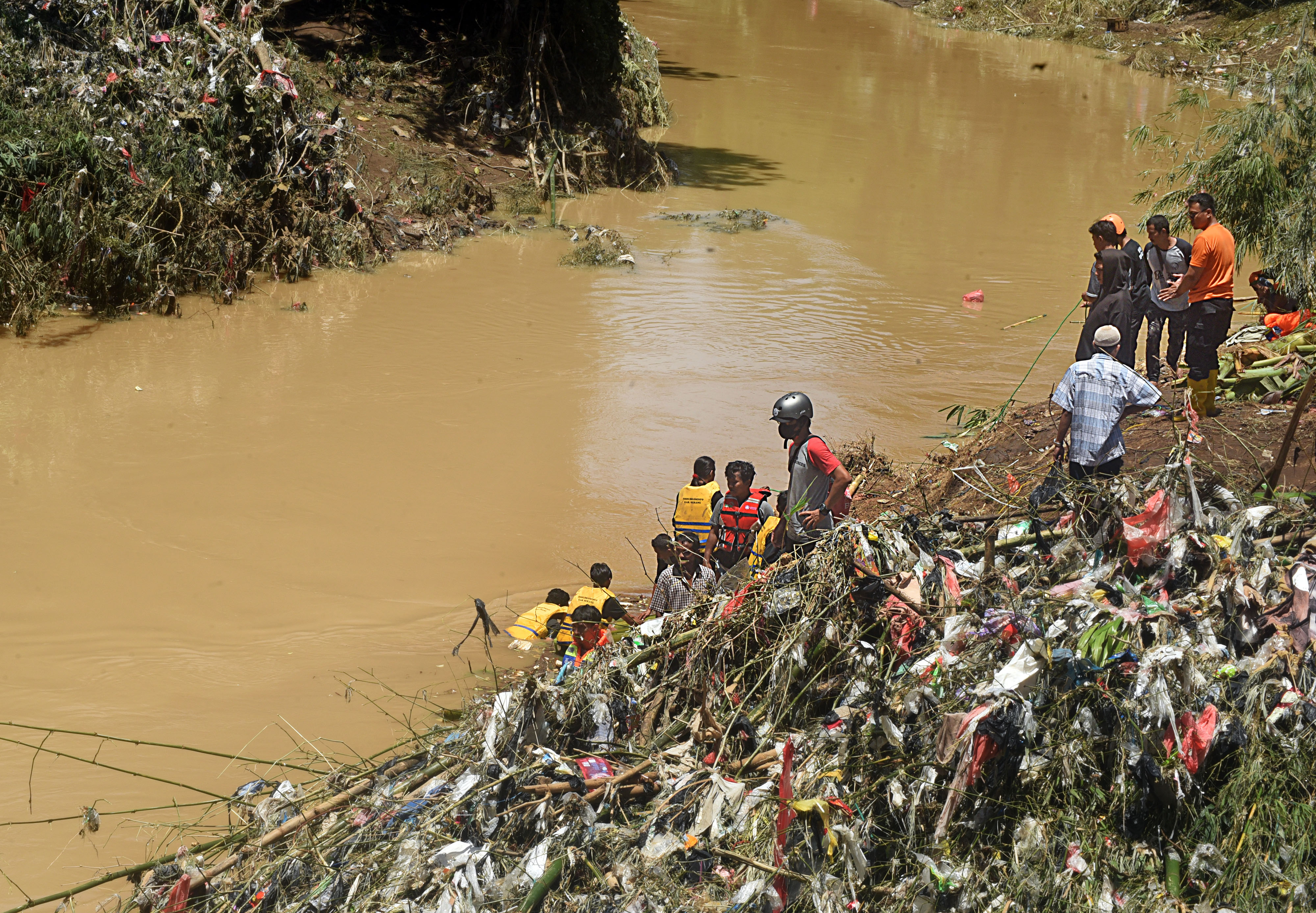 Pencarian Korban Banjir di Serang