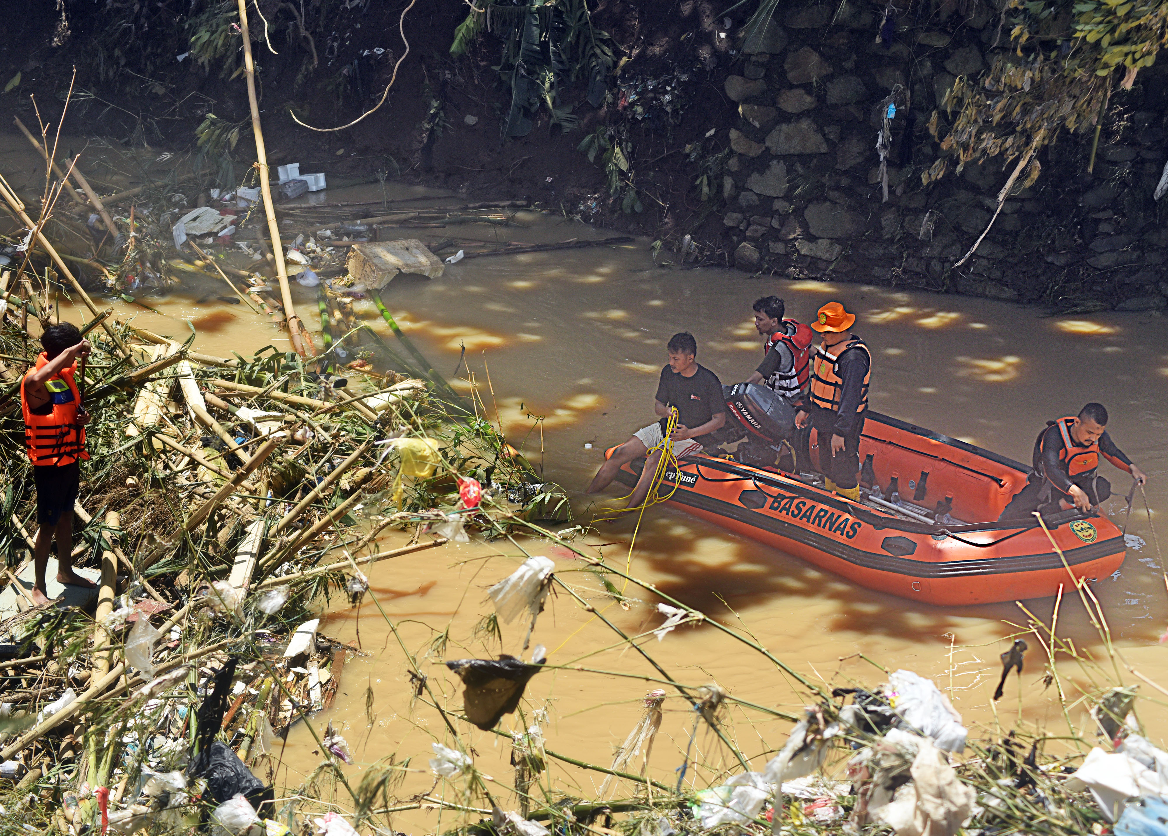 Pencarian Korban Banjir di Serang