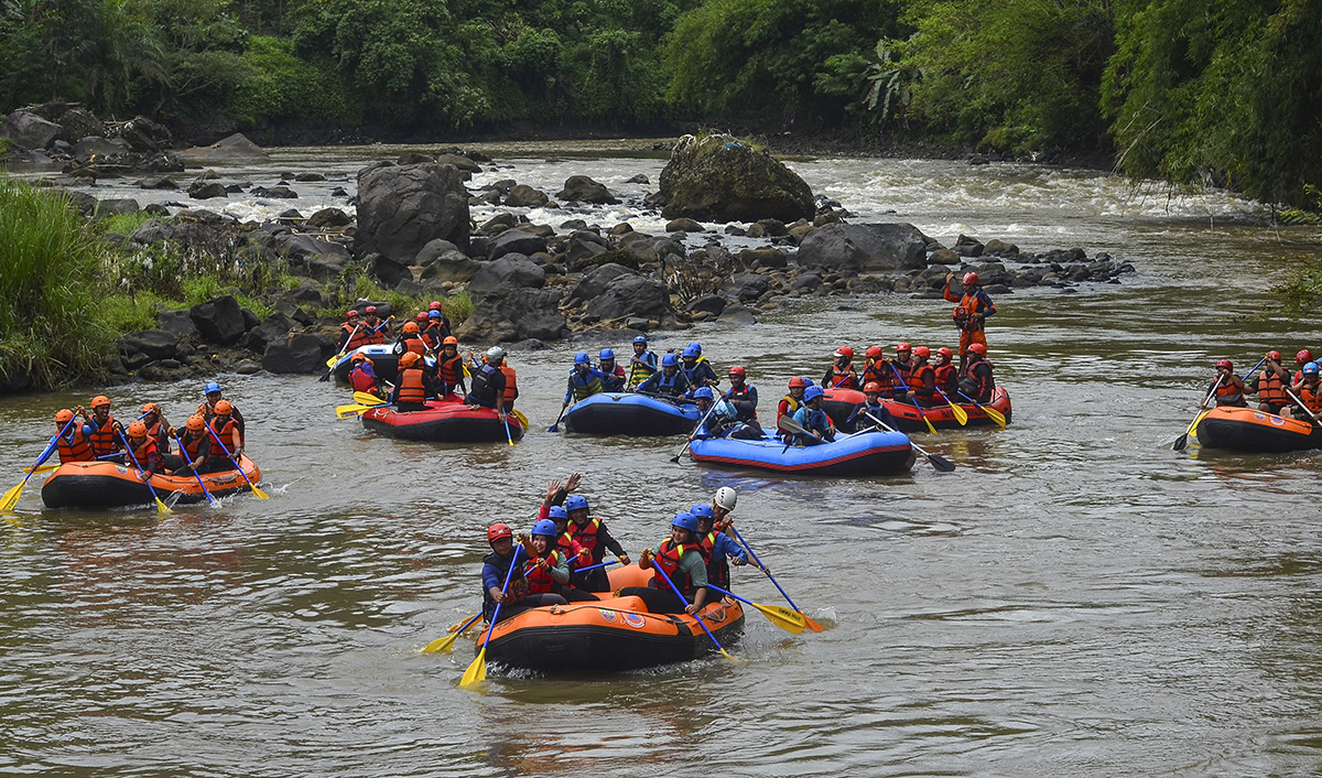 Wisata Arung Jeram di Sungai Citanduy