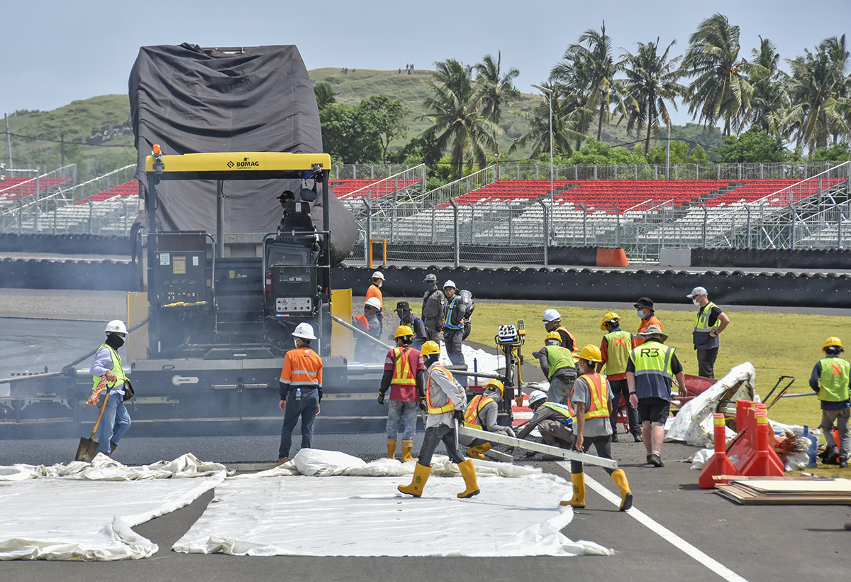 Pengaspalan Ulang Lintasan Mandalika International Circuit