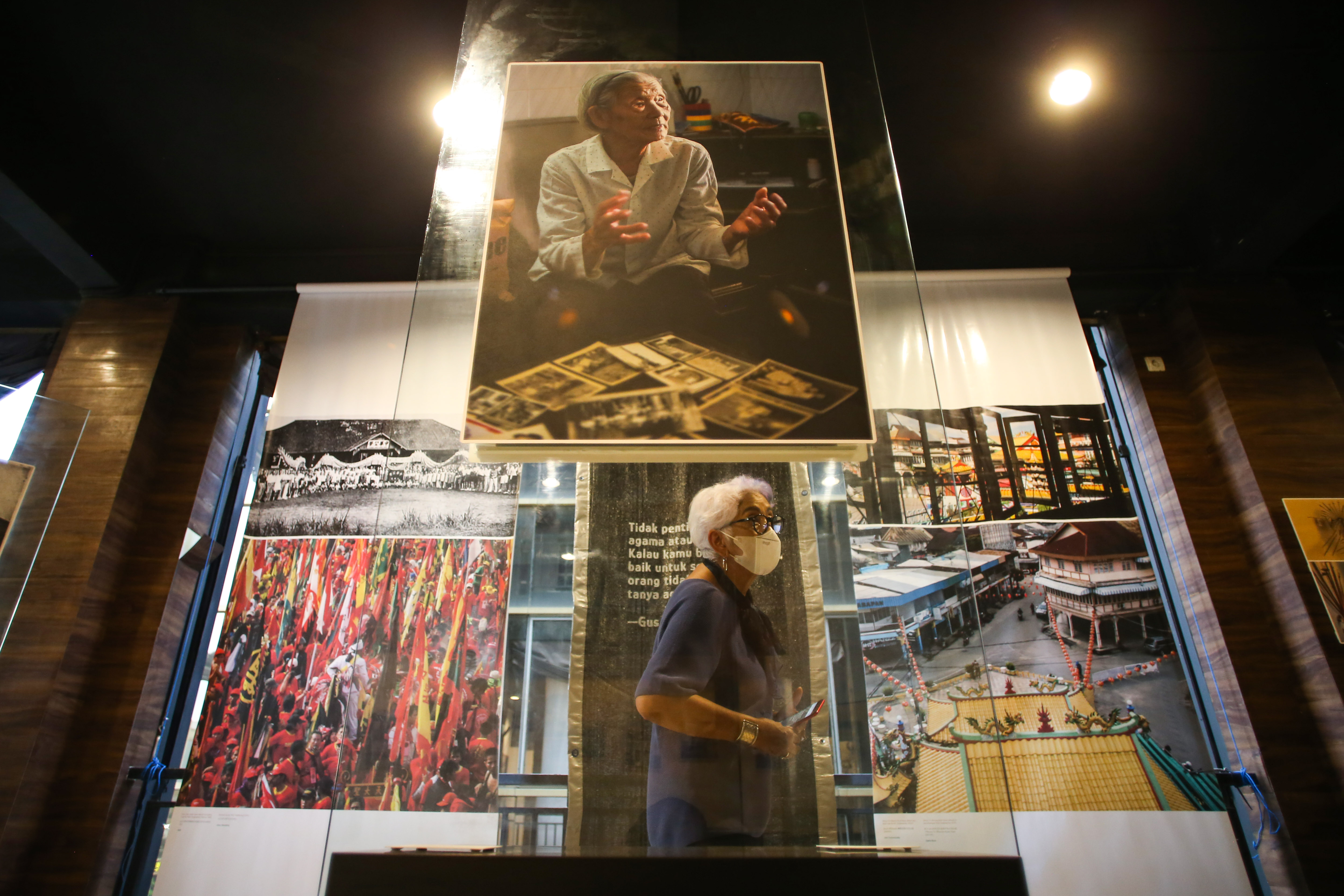 Buku dan Pameran Foto Memoar Orang-Orang Singkawang