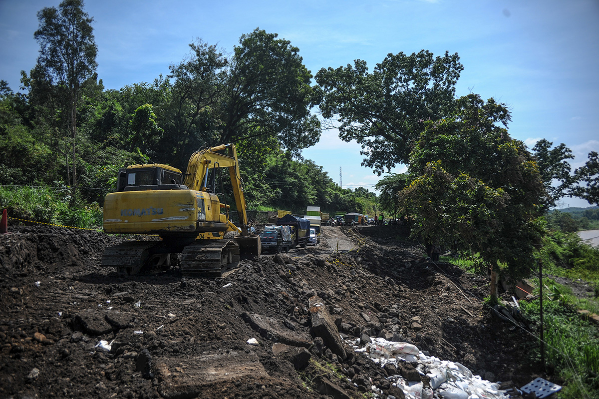 Jalan Nasional Bandung-Cirebon Amblas