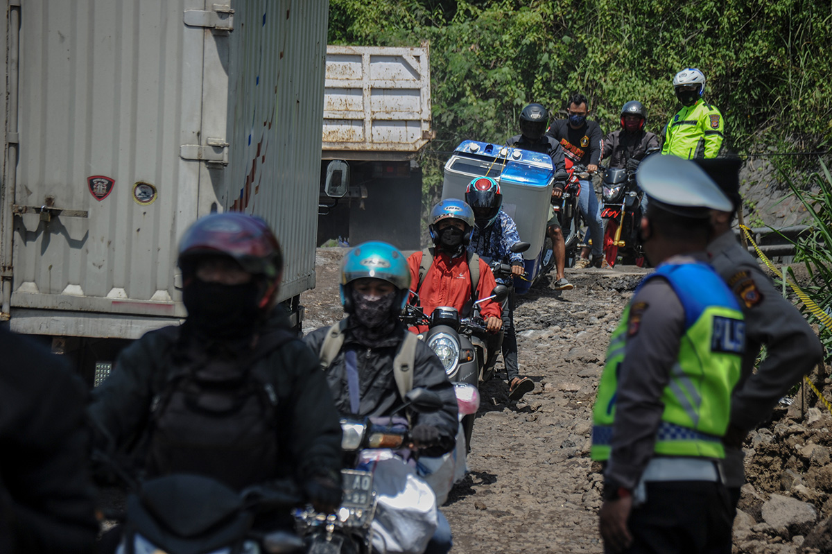 Jalan Nasional Bandung-Cirebon Amblas