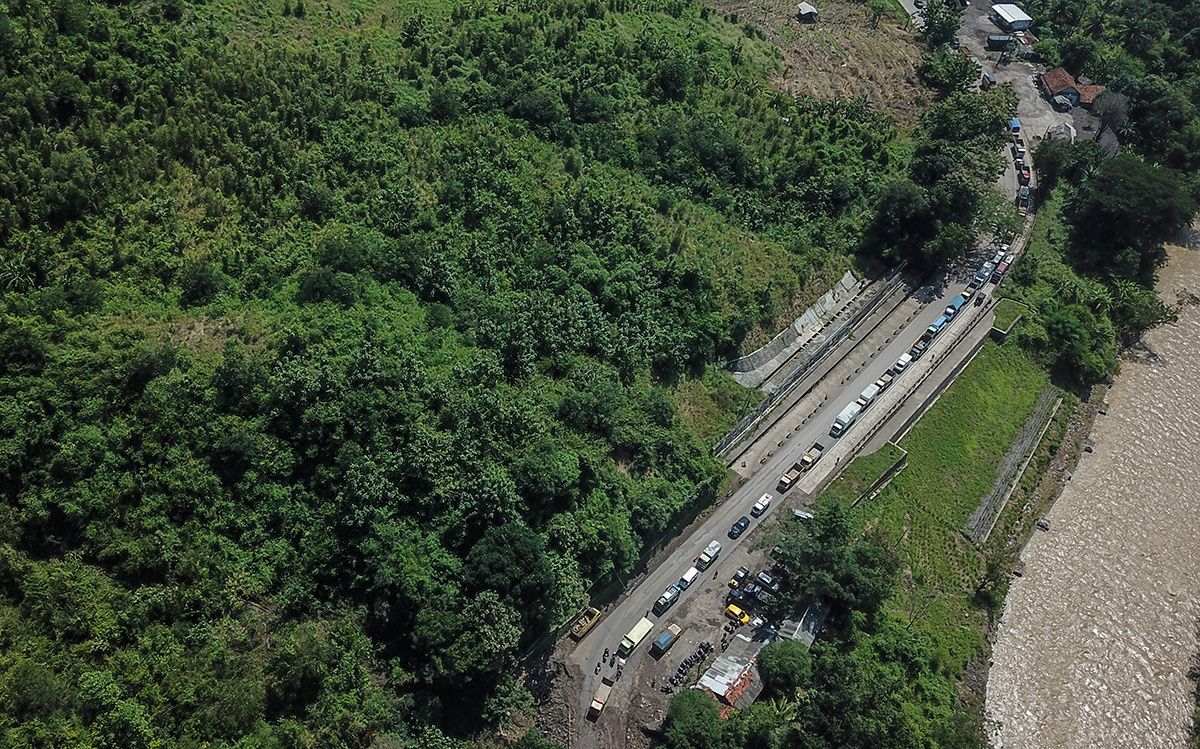 Jalan Nasional Bandung-Cirebon Amblas