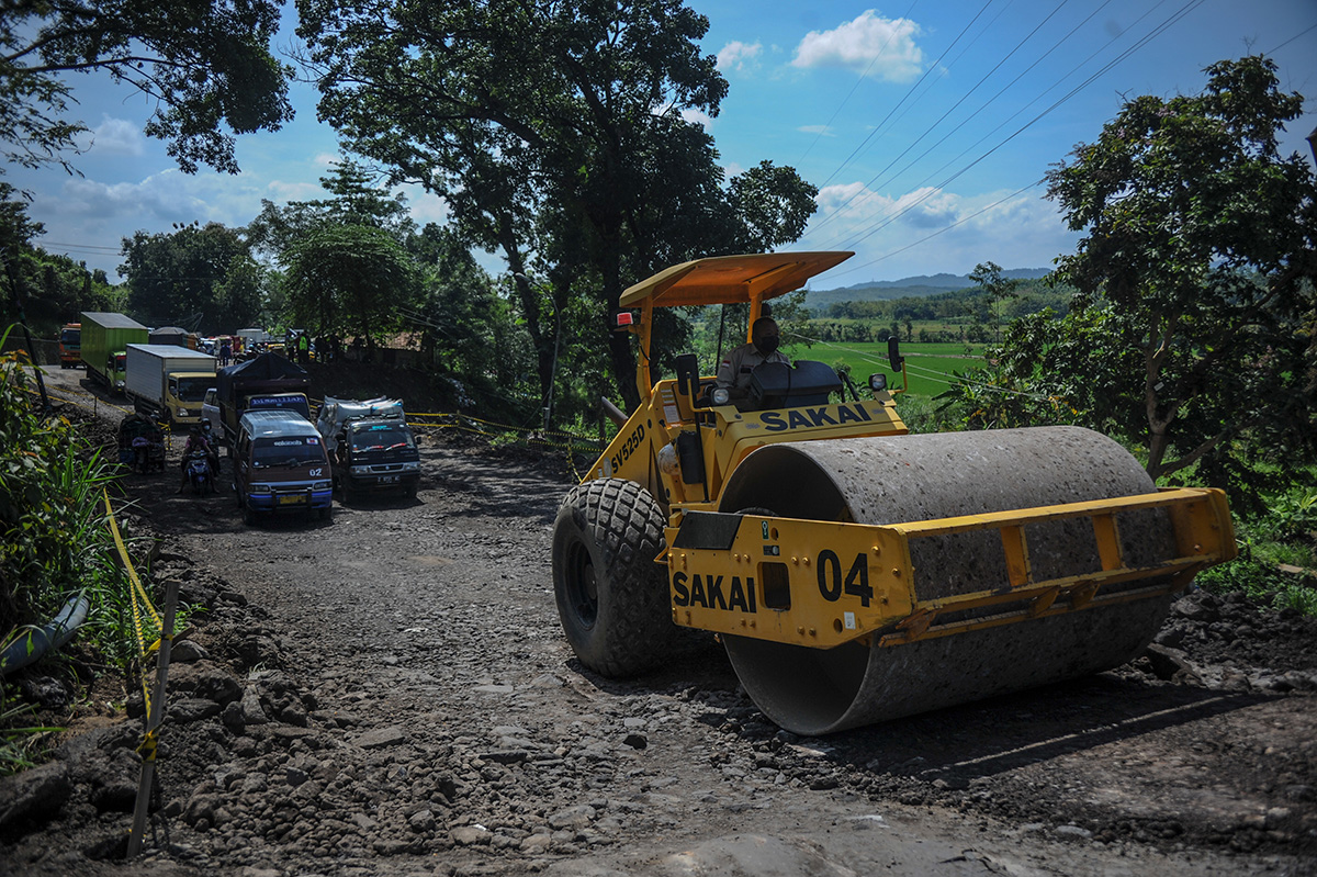 Jalan Nasional Bandung-Cirebon Amblas