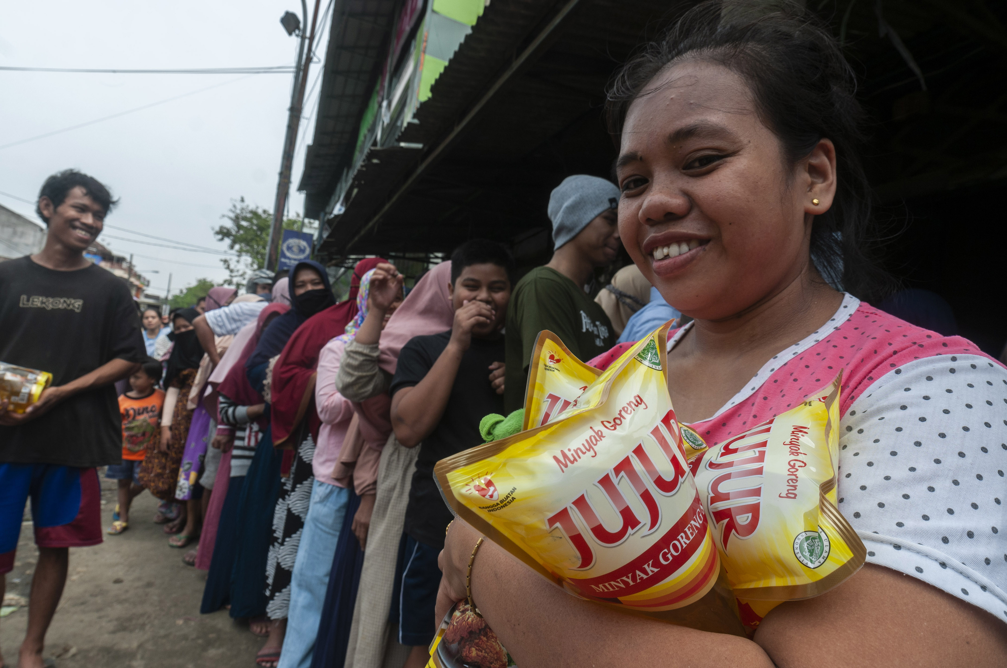 Warga Rangkasbitung Lebak Banten Berburu Minyak Goreng Murah