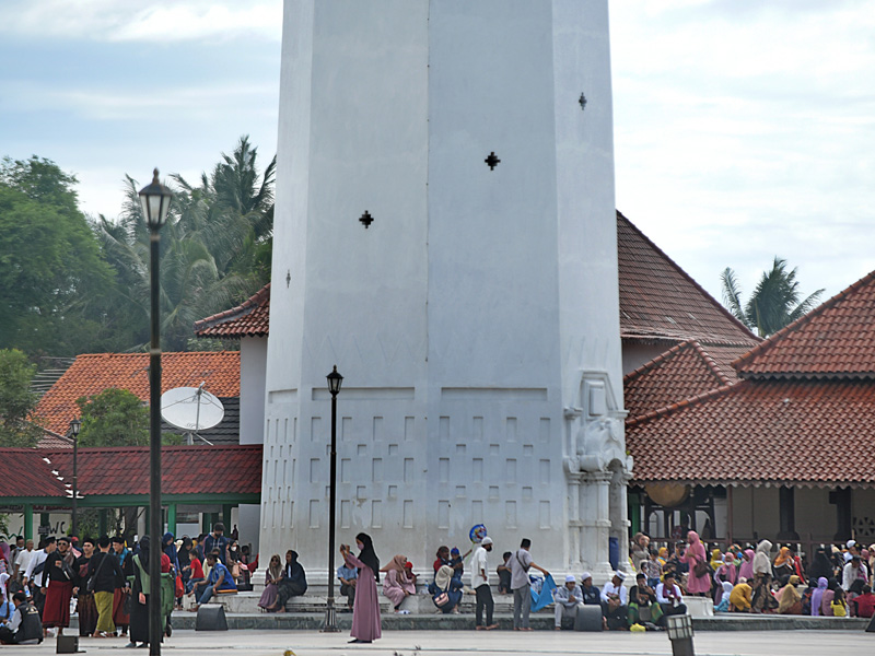 Jelang Puasa Masjid Agung Kesultanan Banten Padat Peziarah
