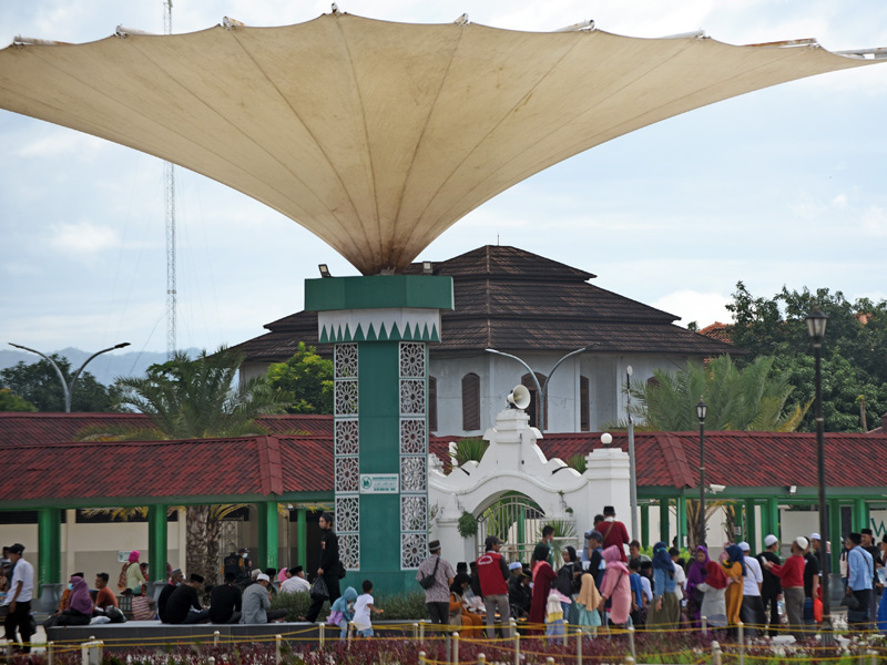 Jelang Puasa Masjid Agung Kesultanan Banten Padat Peziarah