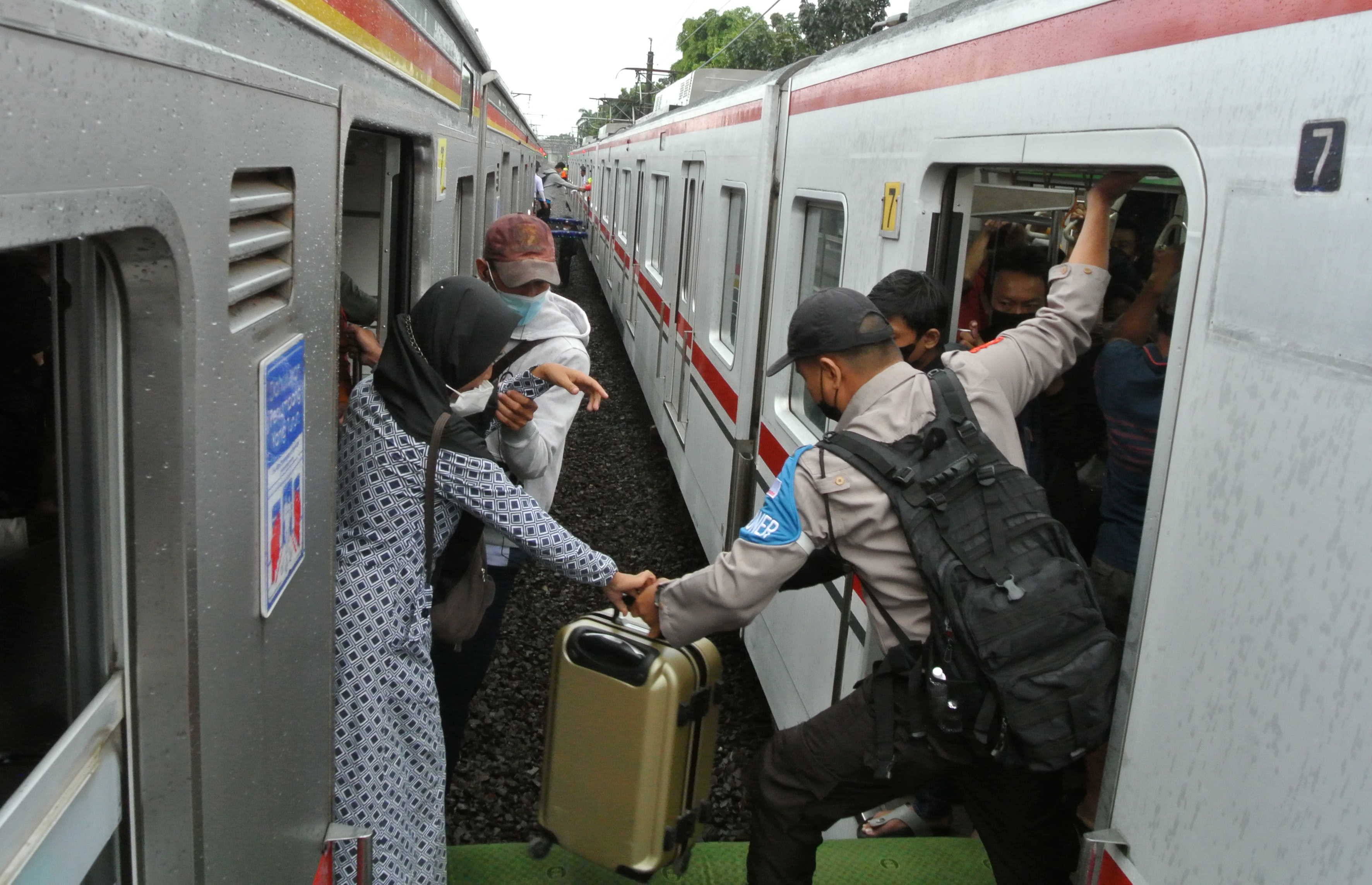 Gangguan Listrik KRL Commuterline 