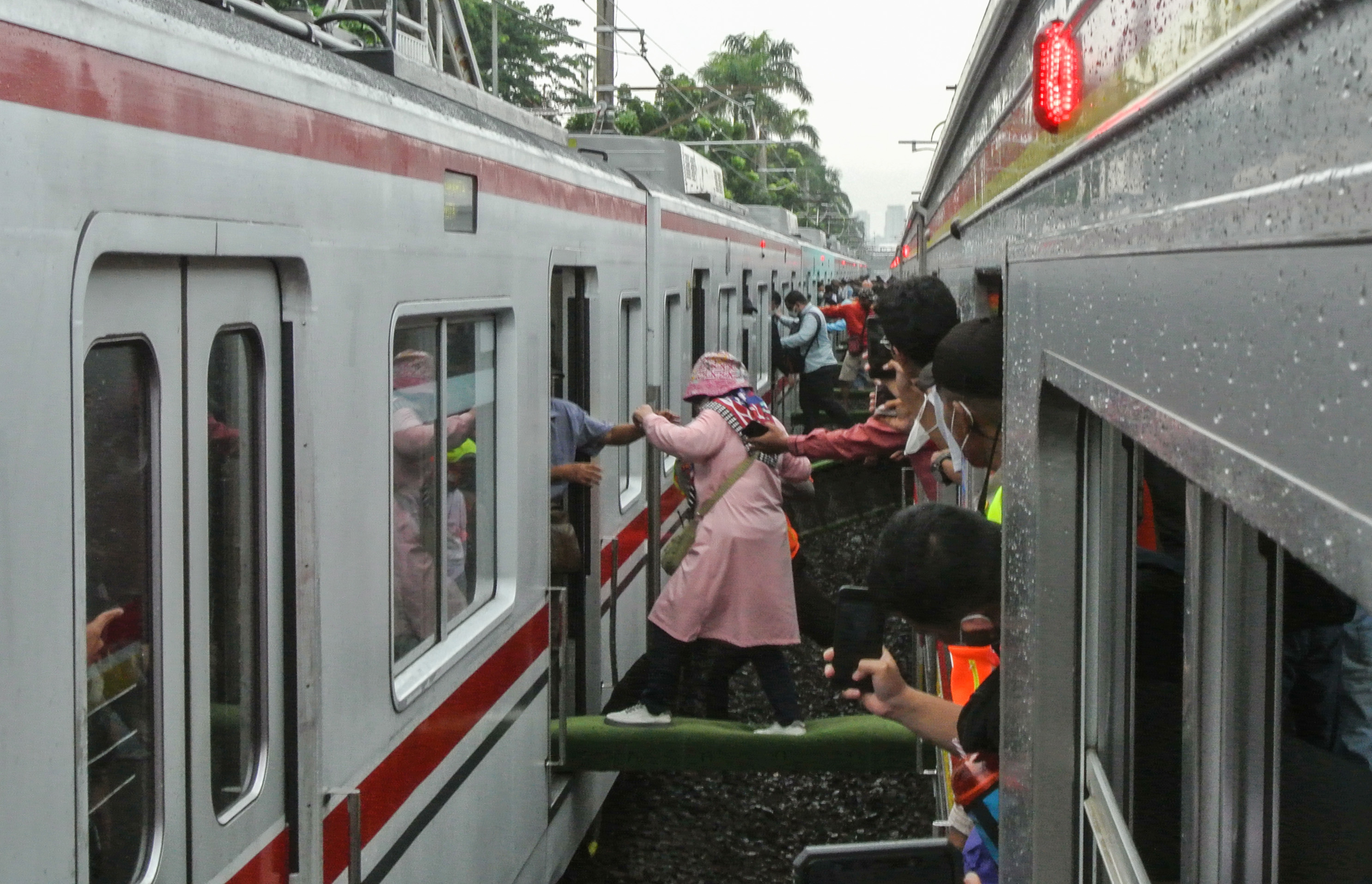Gangguan Listrik KRL Commuterline 