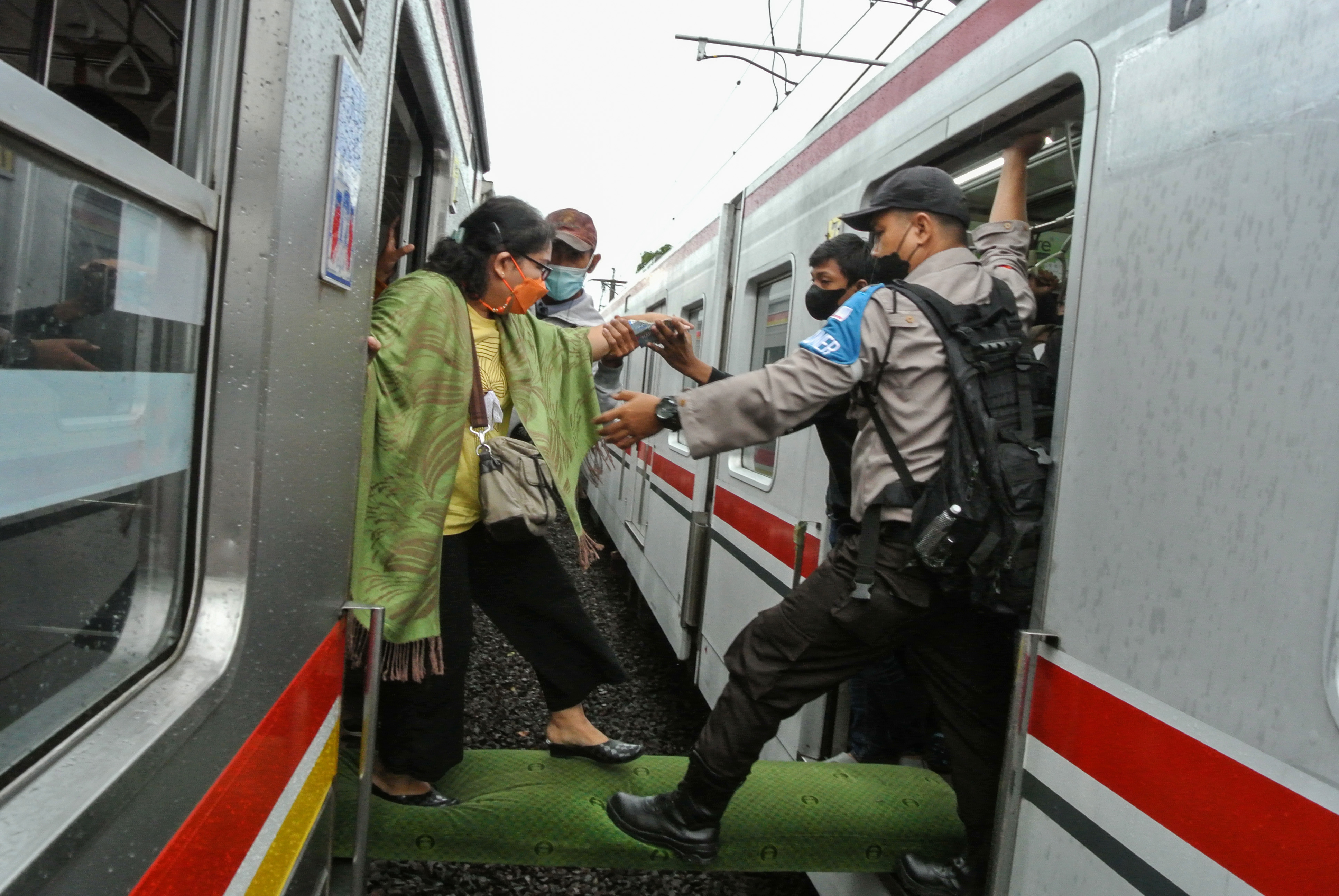 Gangguan Listrik KRL Commuterline 